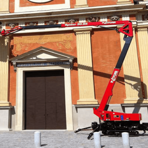 Nacelle araignée Spider 20.95 PBF pris en photo devant la façade d'un mur